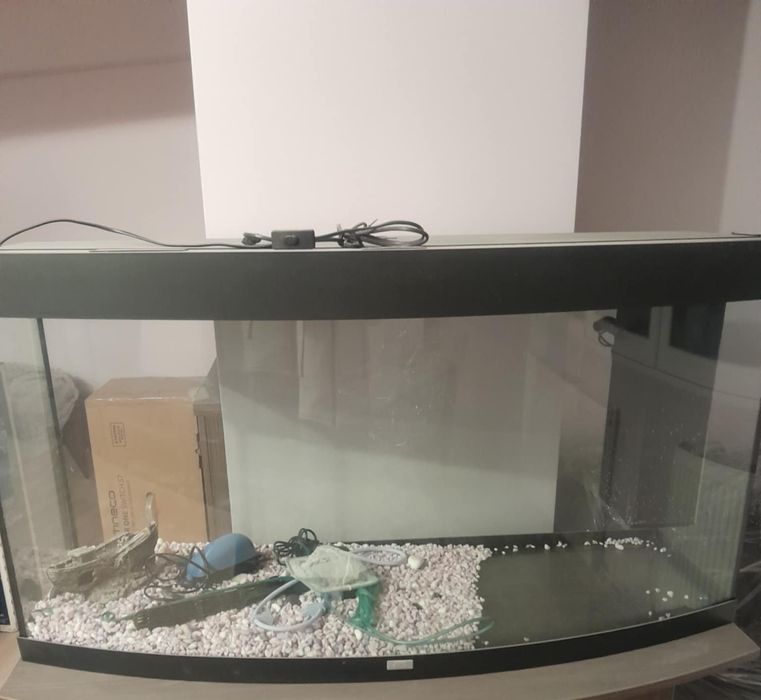 Acvariu cu masa  cu accesorii