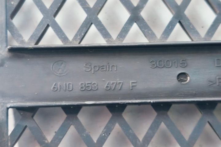 Grila bara fata 6N0853677F Volkswagen VW Polo a 3-a generatie 6N (fac