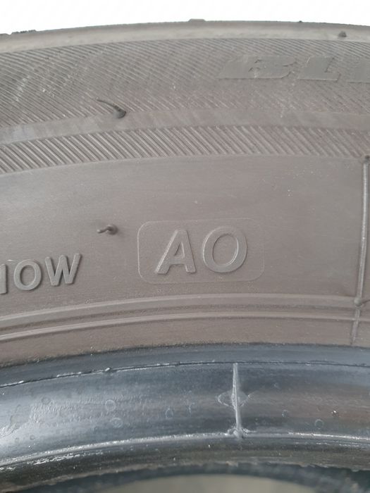 Зимни гуми 2 броя BRIDGESTONE Blizak LM001 205 60 R16 дот 3319