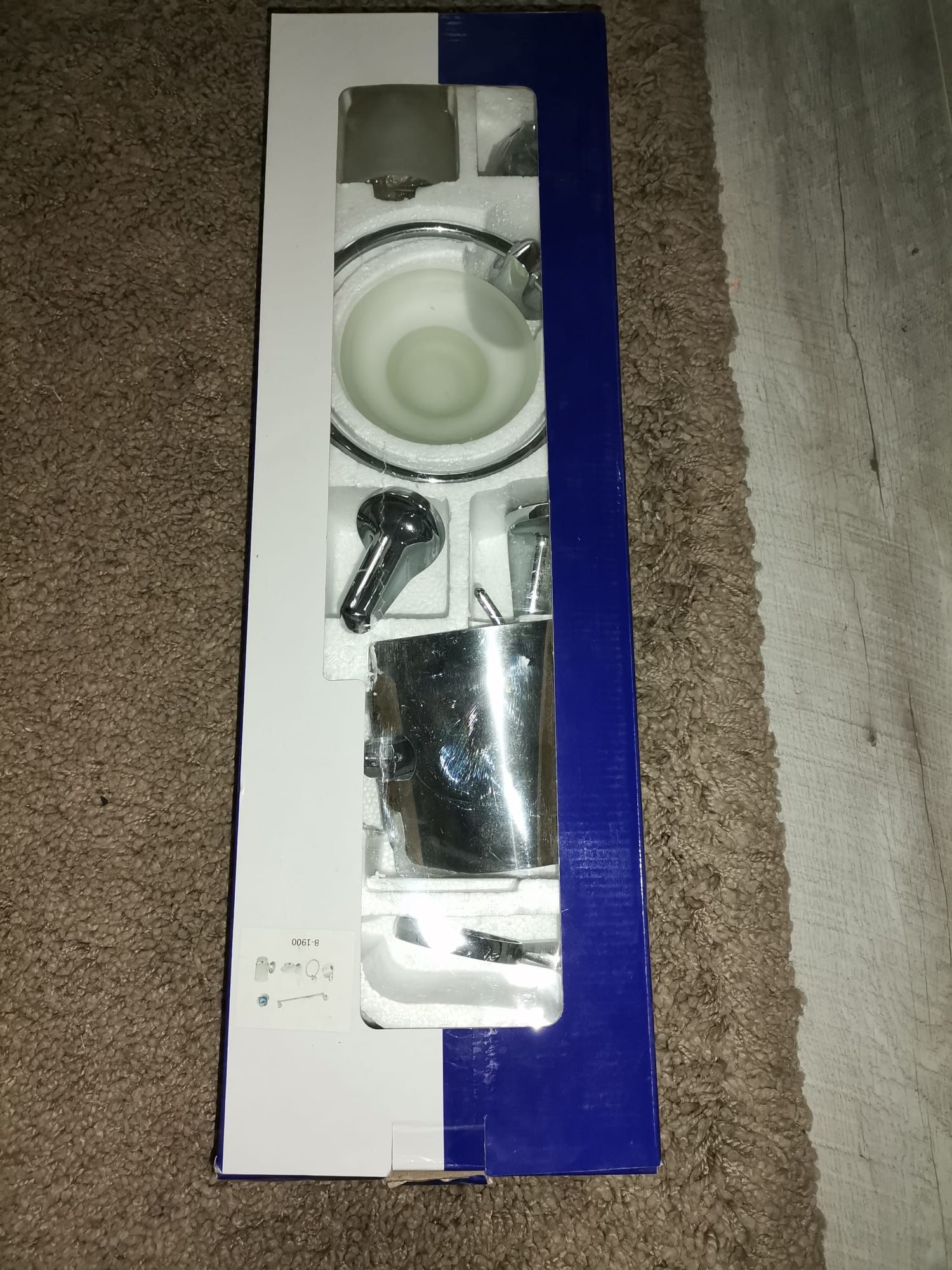 Set accesorii baie,  produs nou, cromat și sticla alba