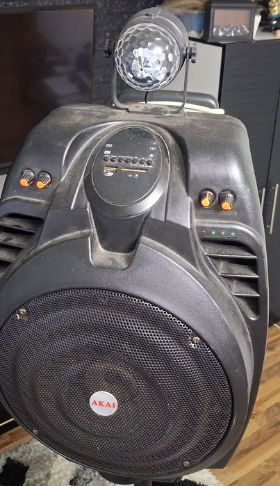 Boxa Akai cu stativ