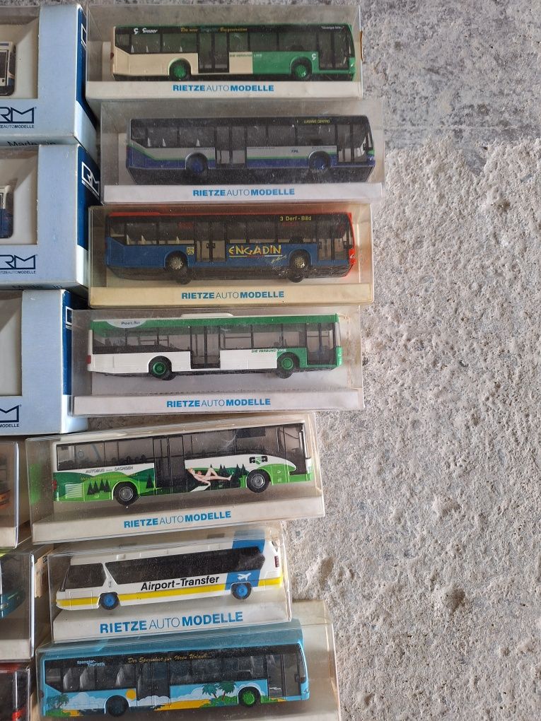 Vând autobuze de colectie