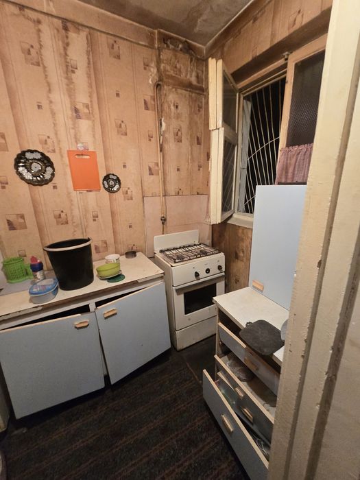 Кадышева Дворец 1комн 2этаж 37м2 кирпич балкон 1×4м галерейка