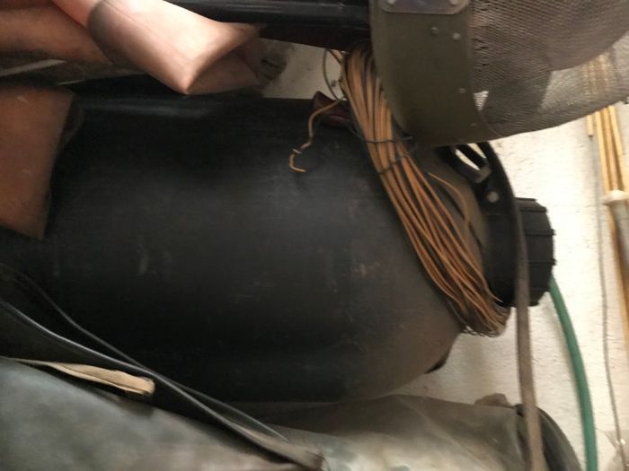 Продается пластмассовые емкости, металлические канистры