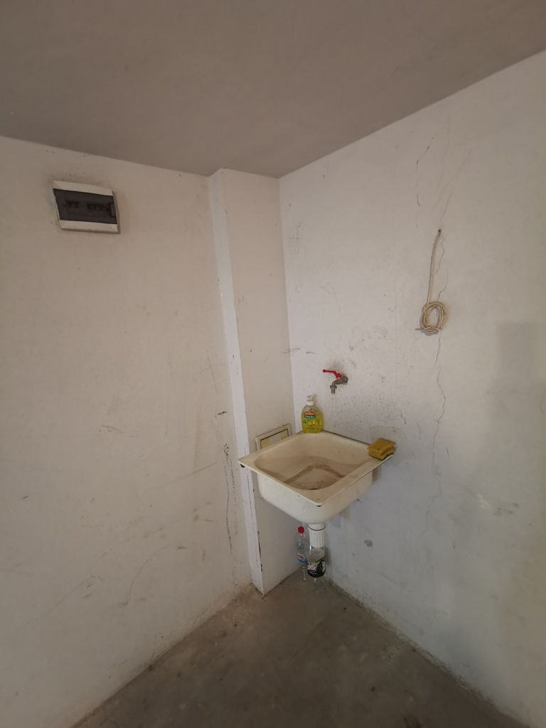 Дава се под наем Гараж / Паркомясто в Варна, Автогара - 27 кв.м за 142.8 € - Снимка #2