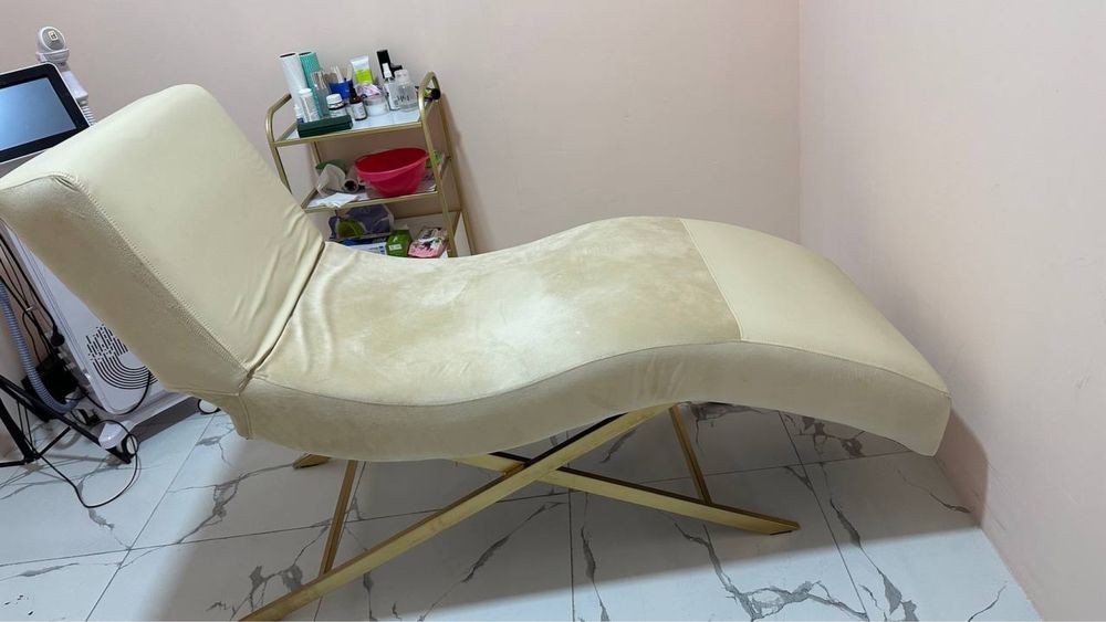 Kushetka dlya salon krasati