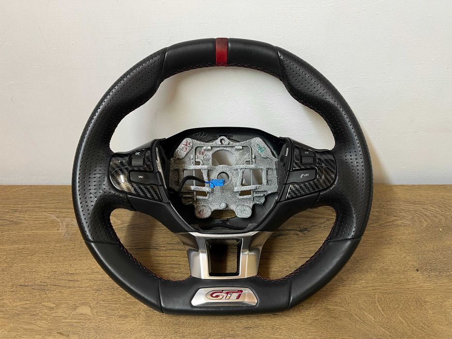 Оригинален с перфорирана кожа и КАРБОН Мулти волан Peugeot 208 308 GTI