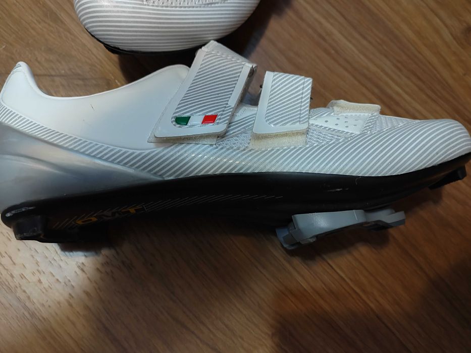 Продавам почти нови Road bike shoes!