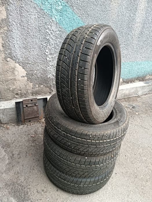 Зимние резины в хорошем состоянии 16.