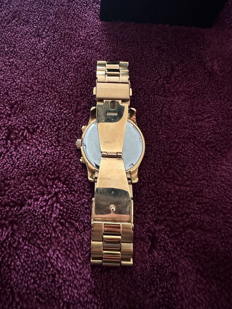 Дамски златен часовник Michael Kors с кутия