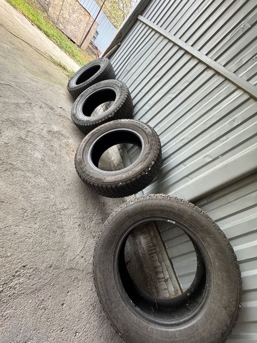 Продам комплект зимних шин
