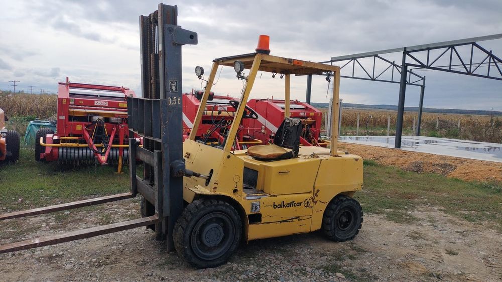 Vând motostivuitor Balkancar 3.5T!