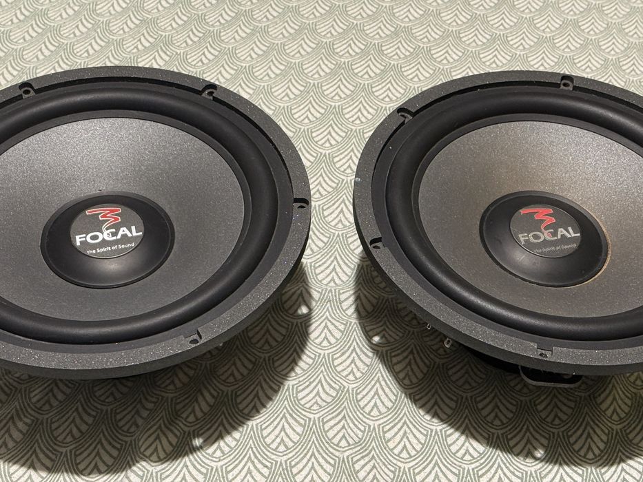 Vand linie audio Alpine, cu statie si boxe Focal
