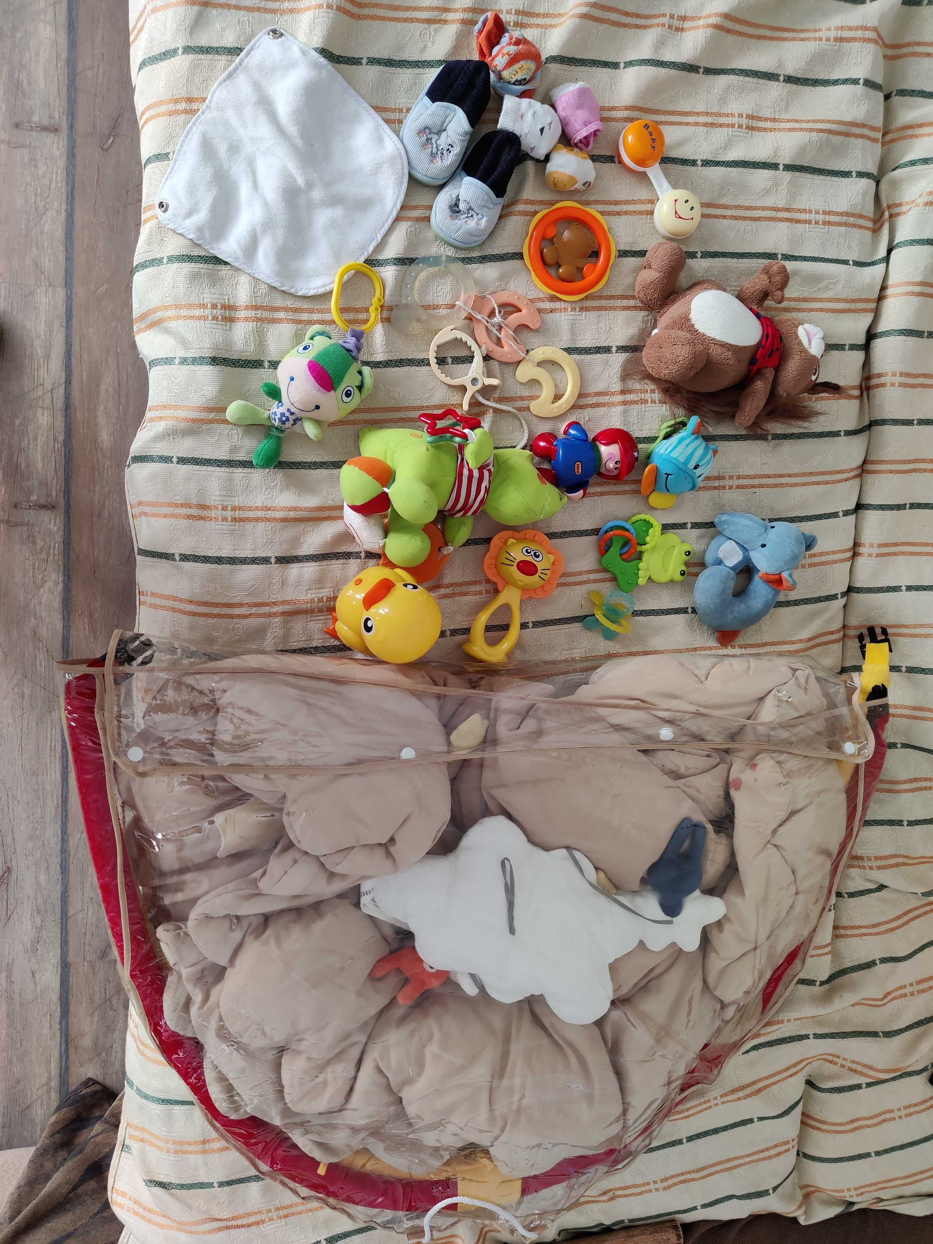 бебешкa гимнастика с плюшени играчки и NUK подаръци