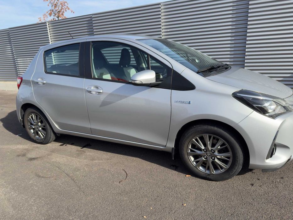 Toyota Yaris 1.5 benzina hybrid ,60 mii km