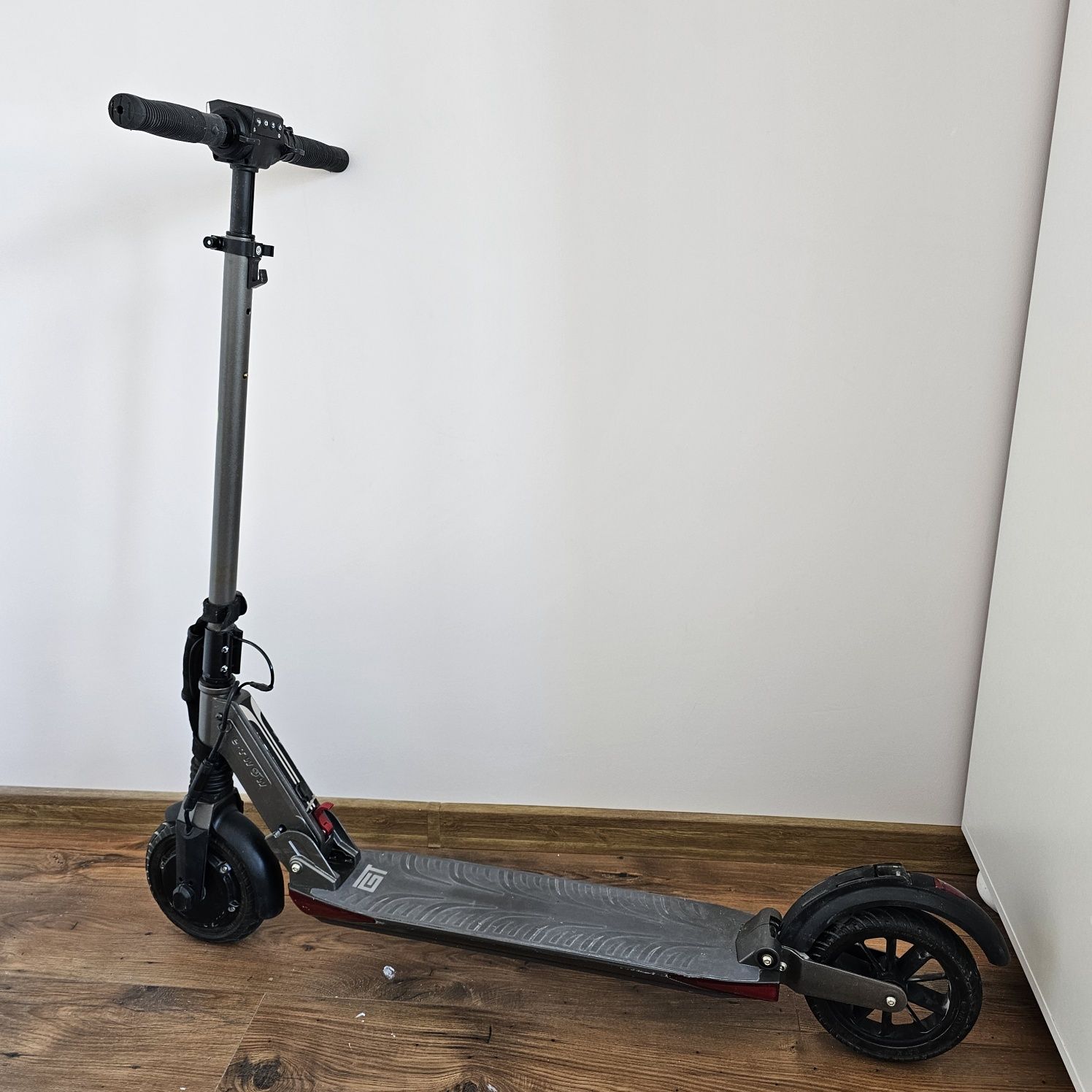 Trotinetă electrică E-TWOW S3 + Accesorii – Casca, video, Antifurt