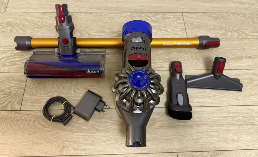 Aspirator Dyson V8 in stare buna