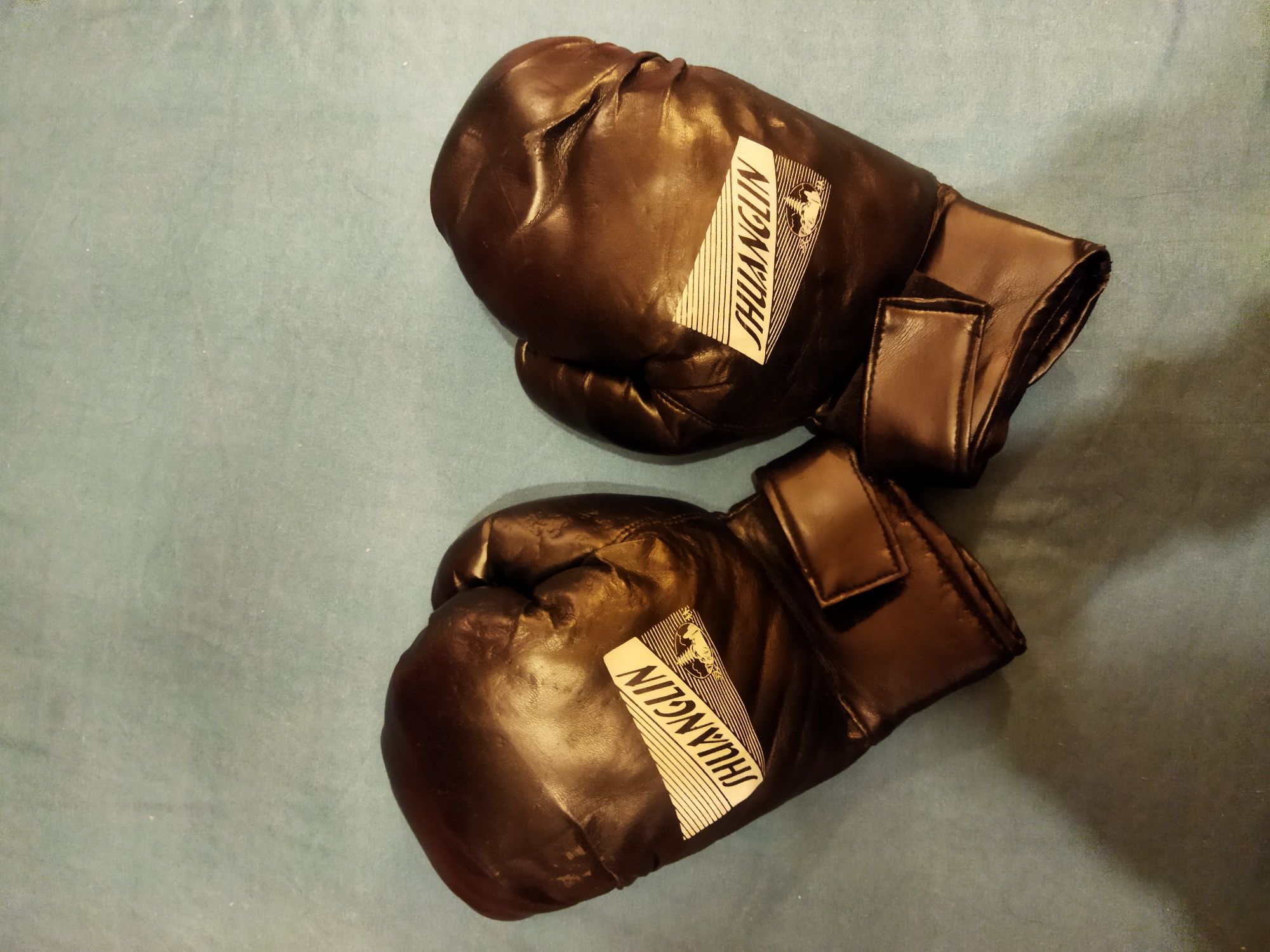 Боксерские перчатки, новые