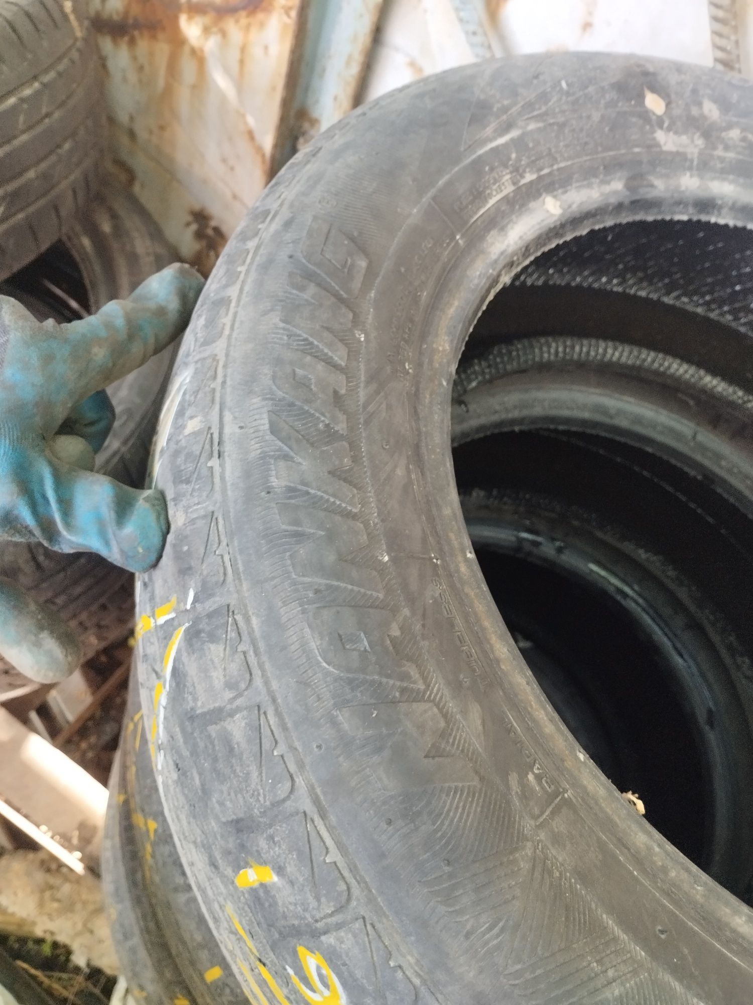 195/60 R15 летний комплект резины шины