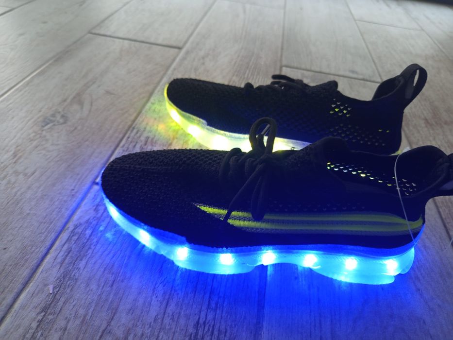 Adidasi cu lumini 35