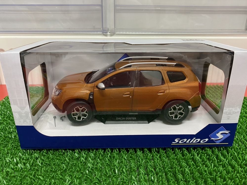 SOLIDO DACIA DUSTER an 2017 culoare maro machetă auto scara 1:18