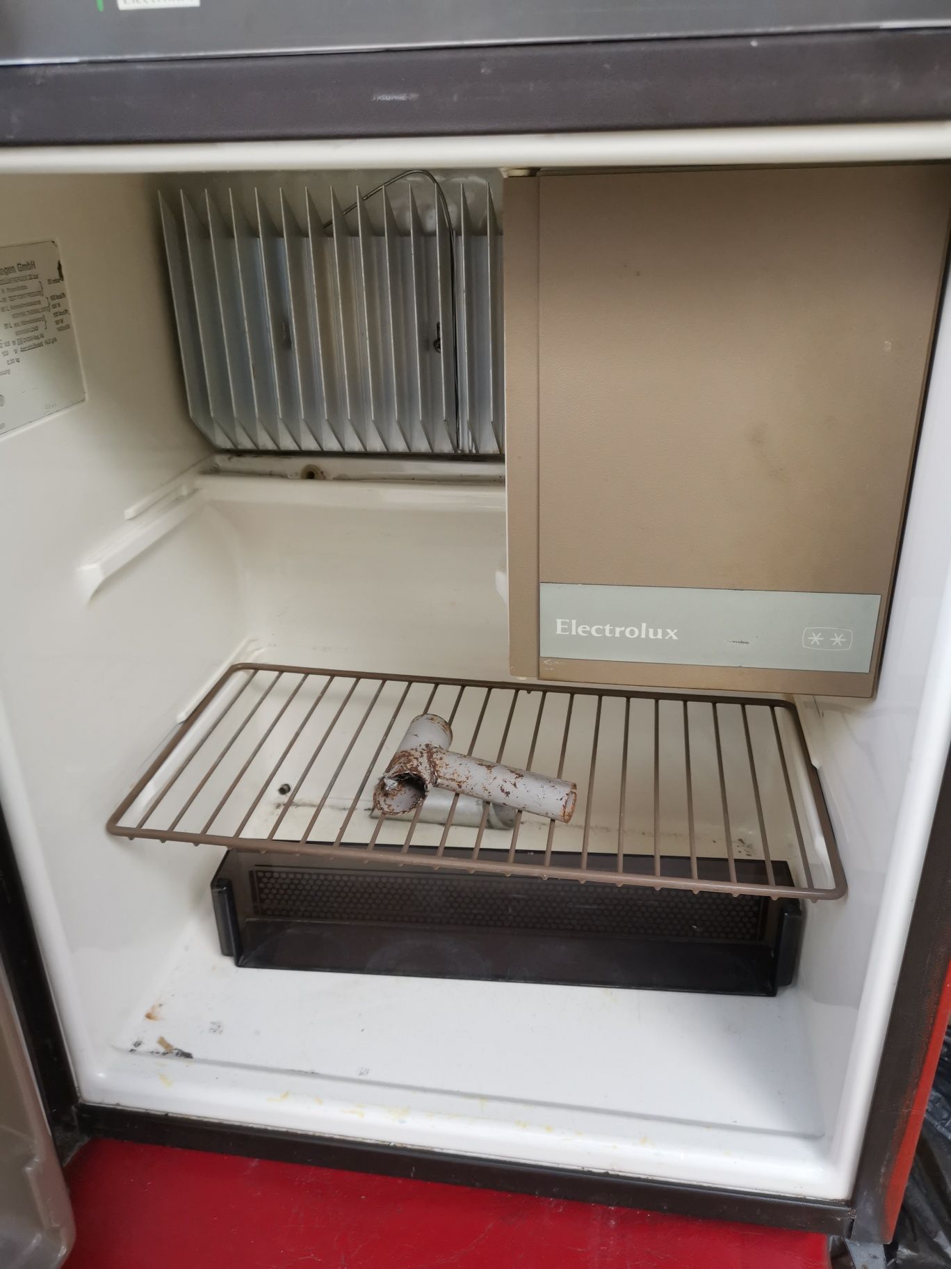 Хладилник на ток и газ за кемпер или каравана