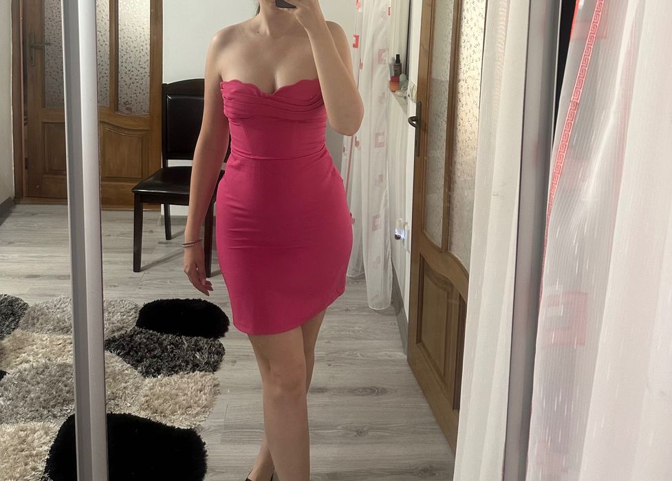 Vând rochie roz, mărimea M, 38,