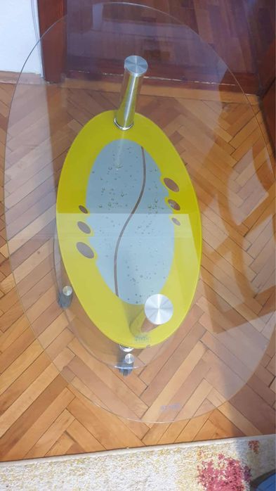 Masă ovală din sticlă