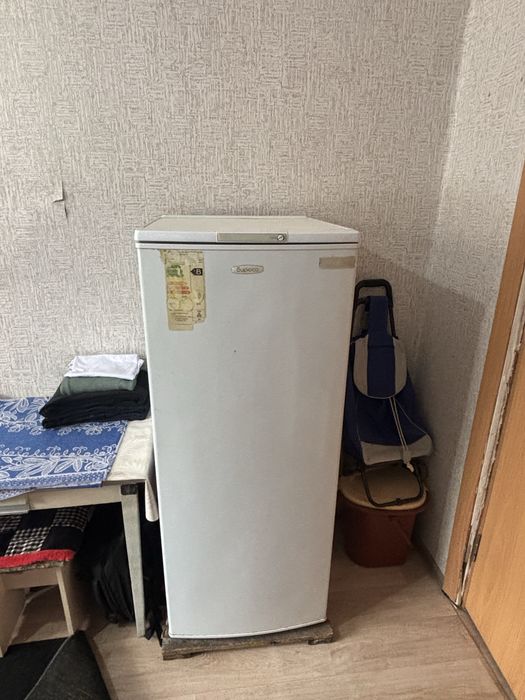 Отдам даром холодильник, дома стоит не знаем точно работает или нет