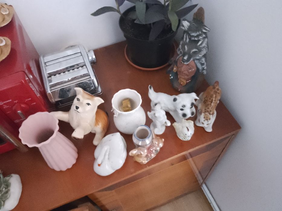 Bibelouri și figurine
