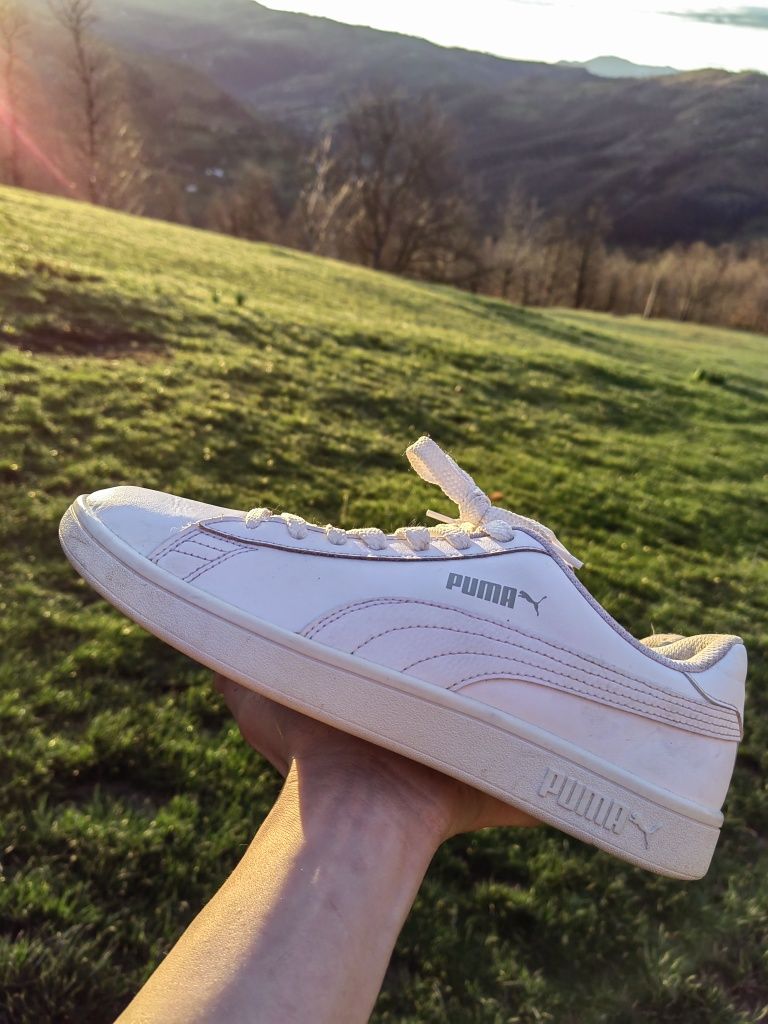 Vând Puma V2 white