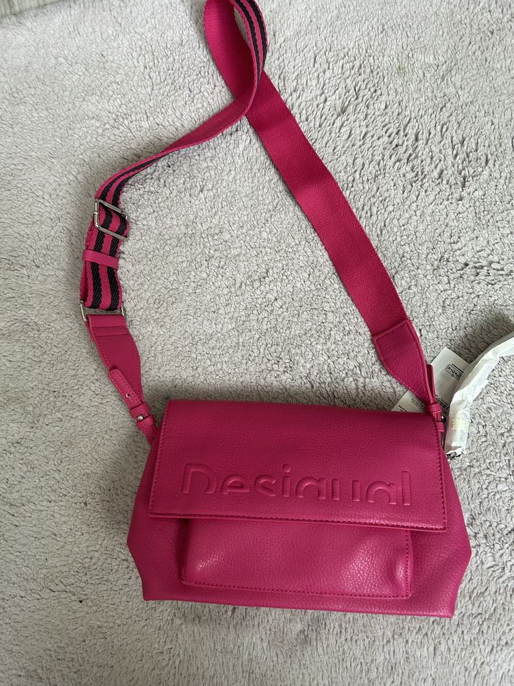 Нова чанта Desigual еко кожа