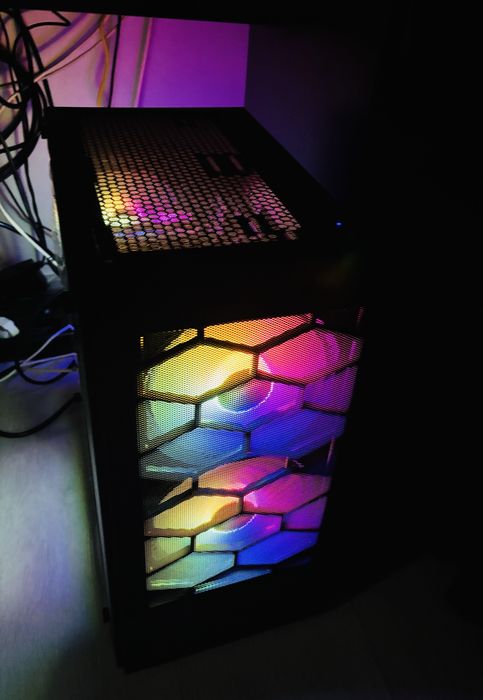 Sistem Gaming AMD Ryzen 5 5600 + RTX 4060 Ti + 32 Gb 3200 + SSD M2
