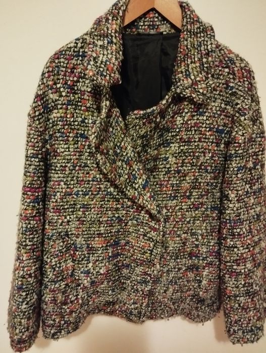 Тъмно зелено яке с розова качулка, и палтенце-цветно