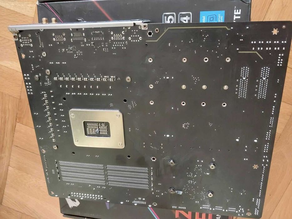 i5 13600KF + Gigabyte Z690 Aorus Elite AX, DDR4