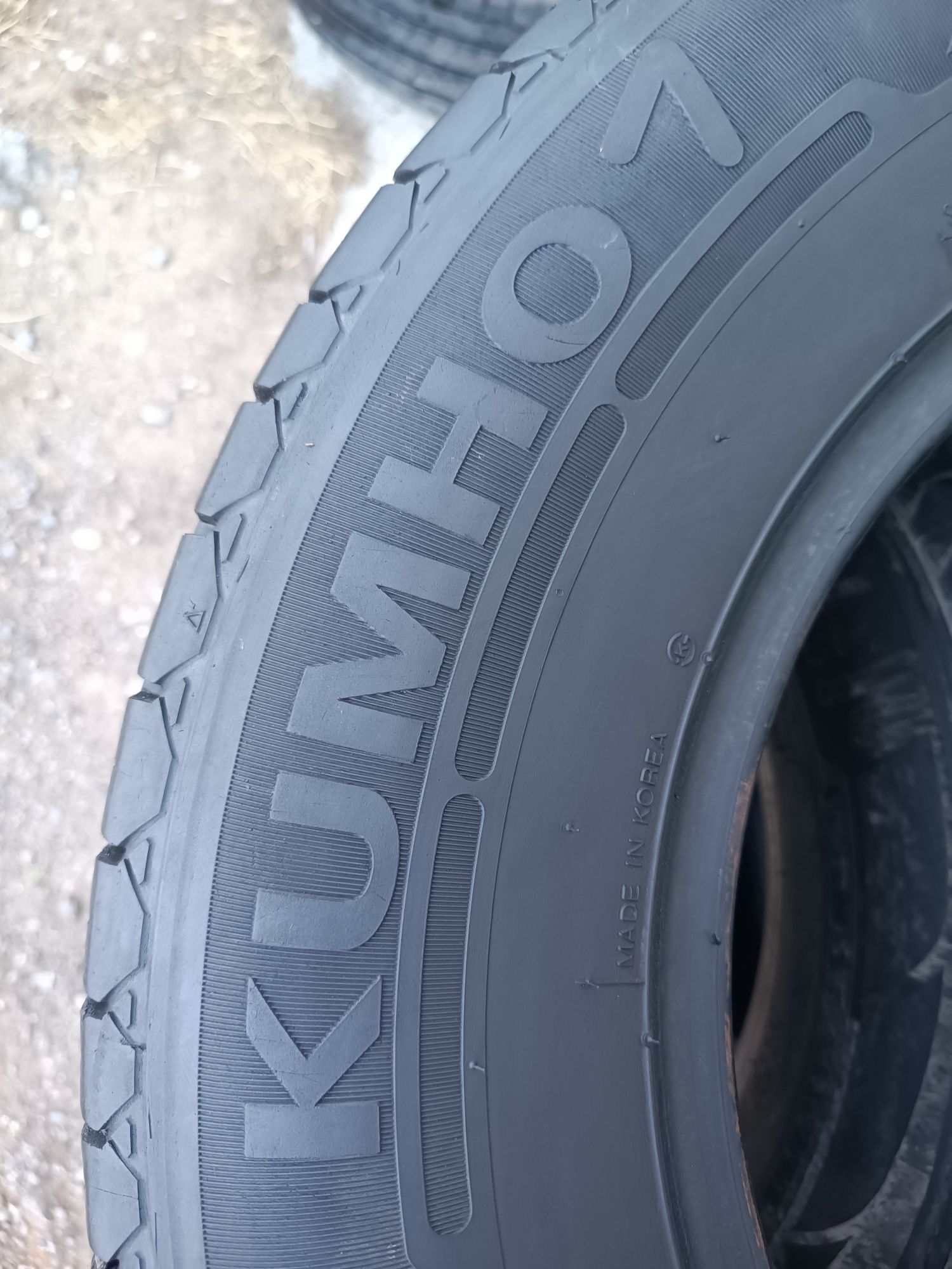 215/70/15 С Kumho .