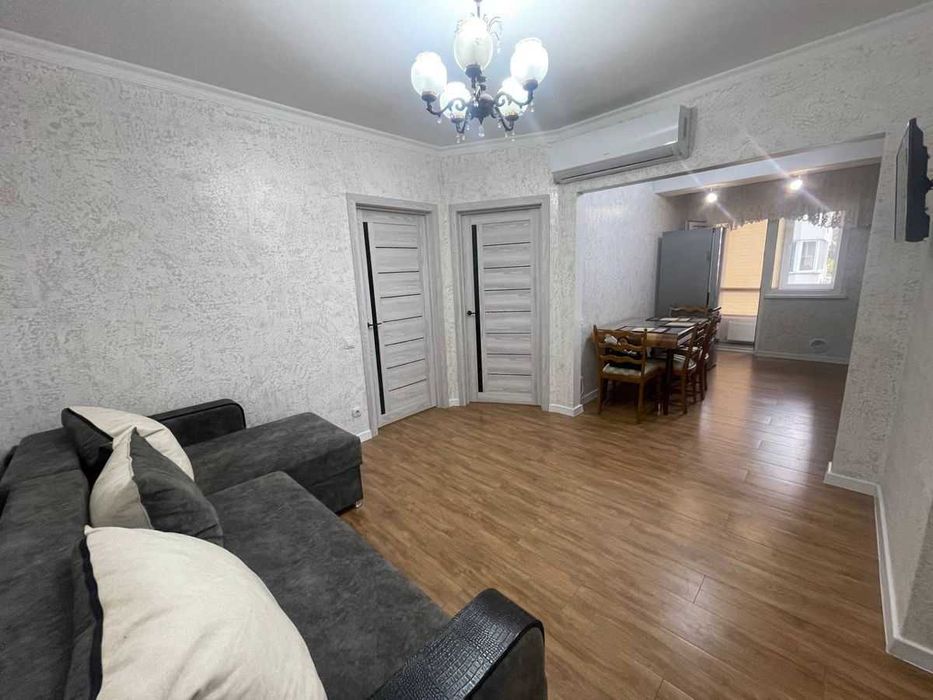 Тристаен имот в Студентски град