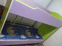 Детский двухэтажный кровать.