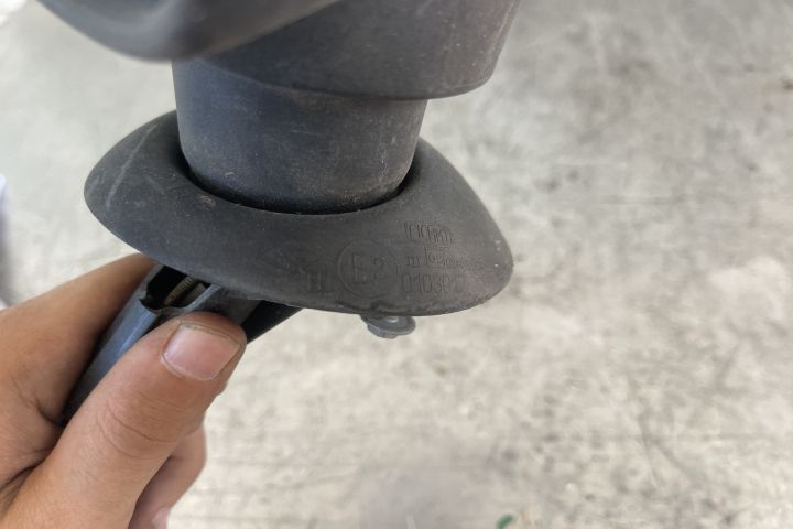 Oglinda dreapta manuala E20103017 / E2 0103017 Dacia Logan prima gene