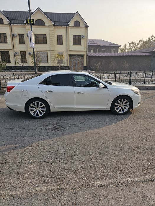 Chevrolet ,Malibu oq jemchug
