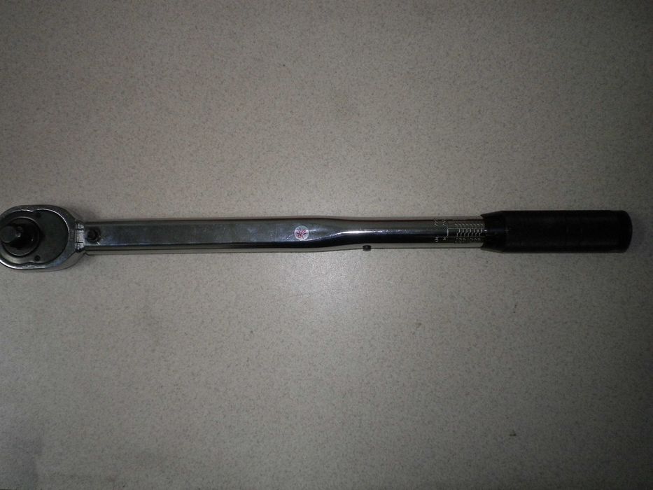 Динамометричен ключ NIELSEN с обхват от 14 Nm до 207 Nm