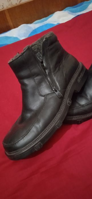 Сапожки мужские тёплые с двумя замочками по бокам 
Тарелки фарфоровы