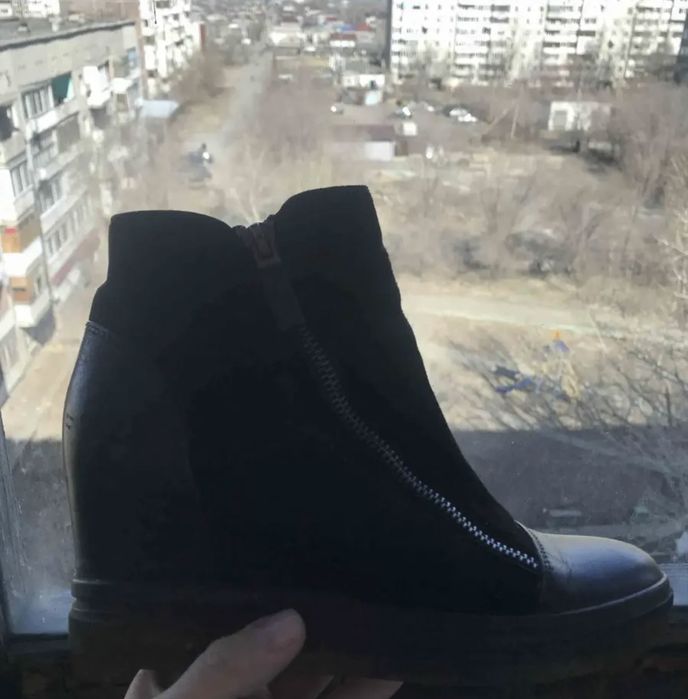 Продам осенние ботинки