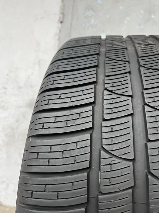 2 бр. зимни гуми 305/30/20 Pirelli 6 mm DOT 3617