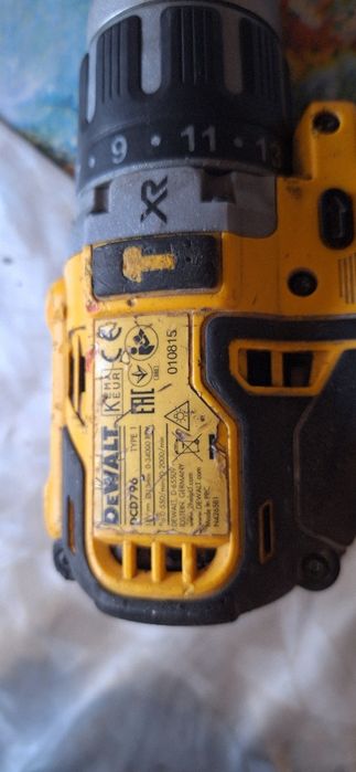 Dewalt  DCF 796 .