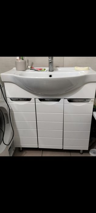 Раковина со шкафчиком