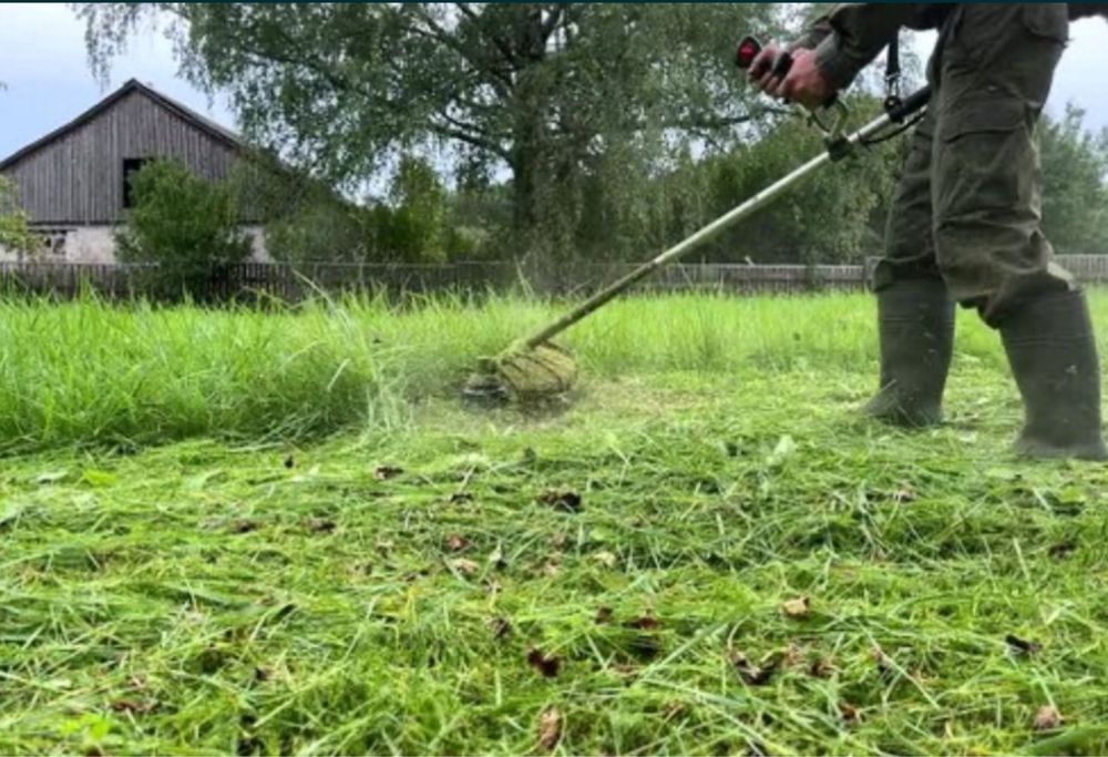 Oferim servici de tăiat si greblat iarba