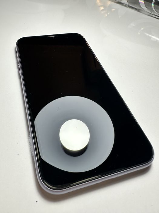iPhone 11 cu 6 huse cadou !