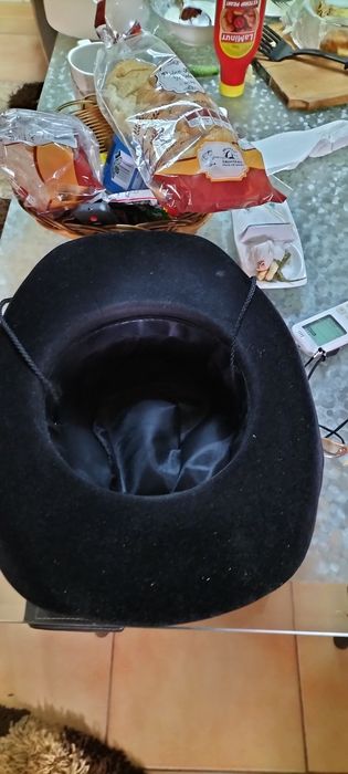 Vând pălărie originala