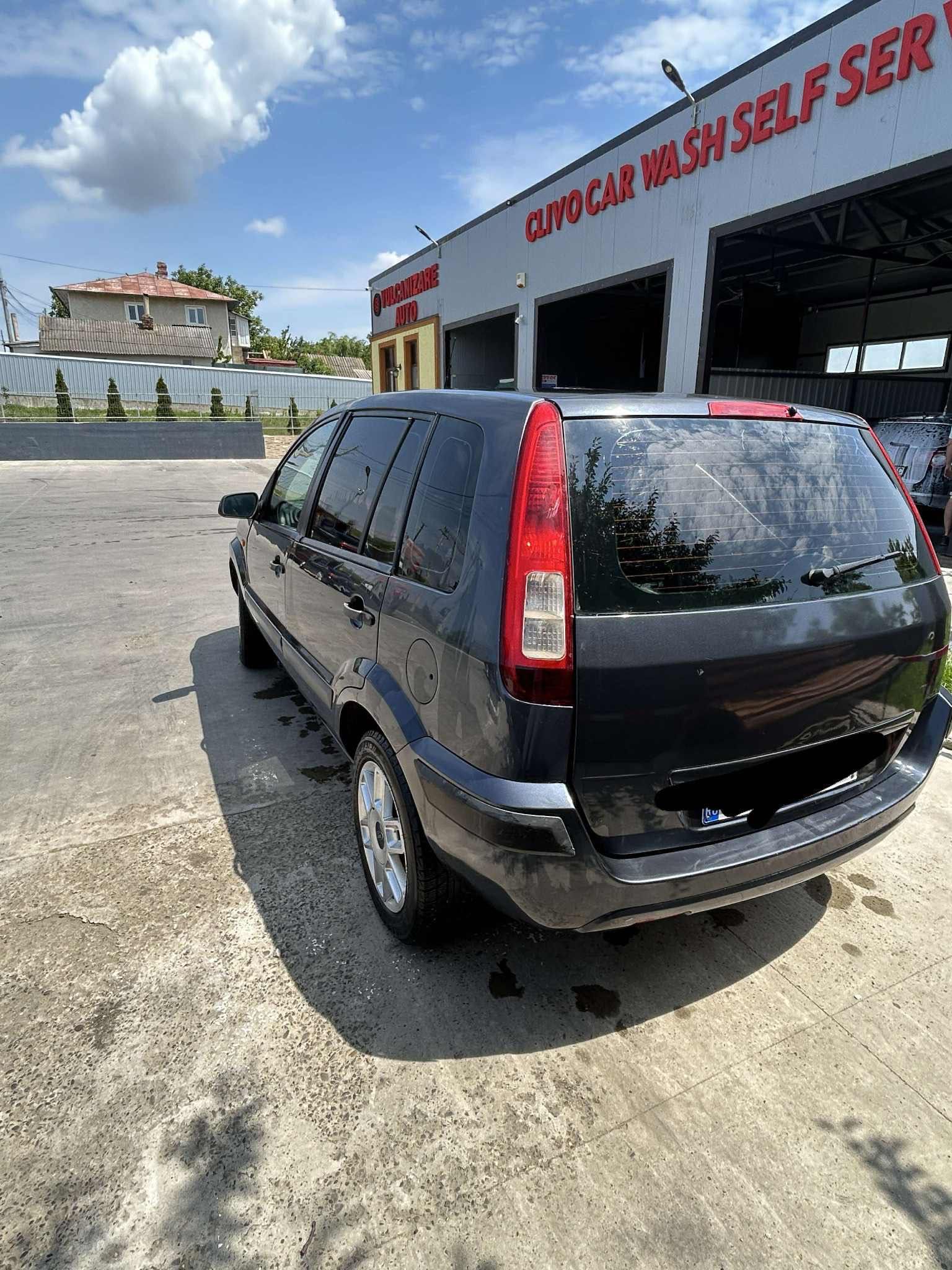 Vând Ford Fusion